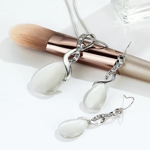 Handmade White Opal w/ Signity Stones 925 Silver Pendant Necklace & Earring Set - Picture 4 of 4